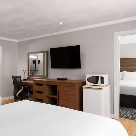 Baymont By Wyndham Edson Hotel Exterior foto