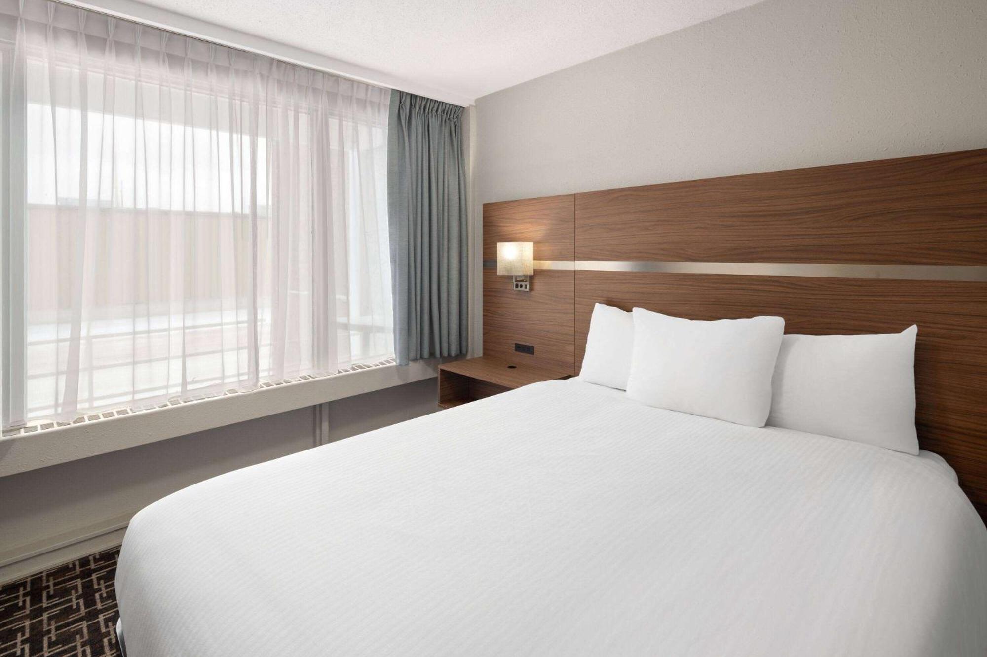 Baymont By Wyndham Edson Hotel Exterior foto