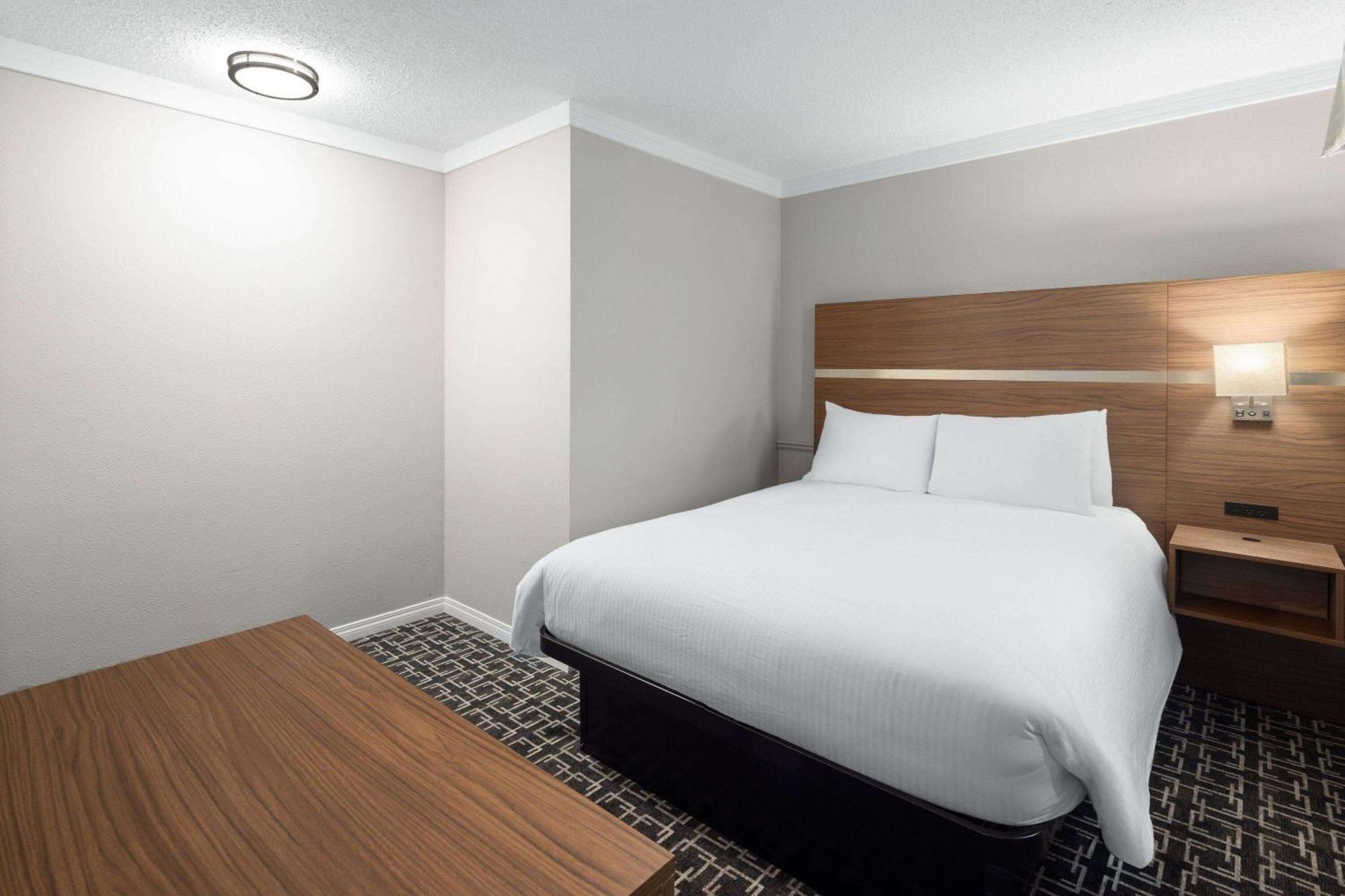 Baymont By Wyndham Edson Hotel Exterior foto